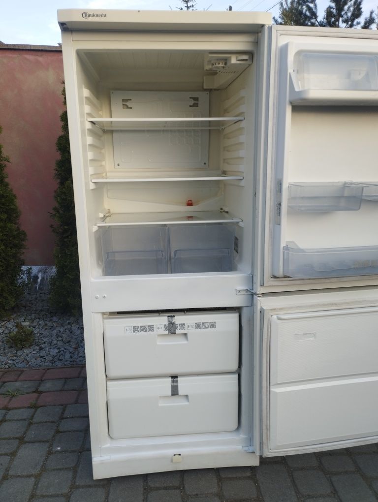 Холодильник з морозилкою Bauknecht