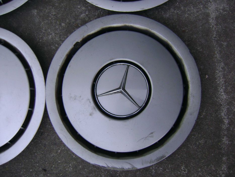 Kołpaki oryginalne 15 mercedes  bardzo ładne w 124