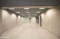 Loja Comercial 2 frentes 2 pisos 36 estacionamentos Av Boavista Porto