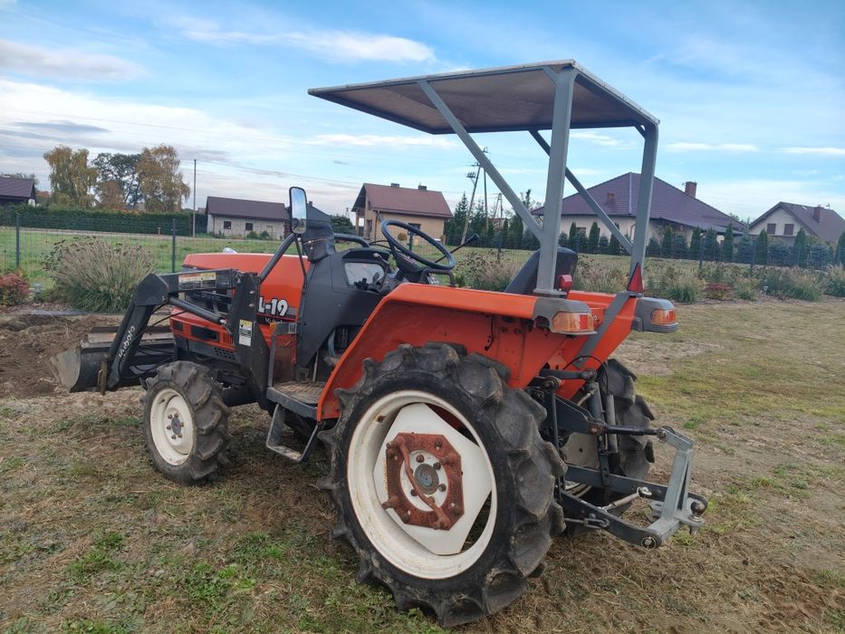 Traktorek ogrodniczy Kubota GL-19 GRANDEL z turem tur z daszkiem 4x4