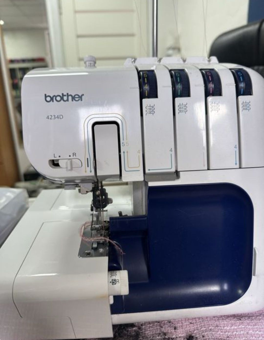 Продам оверлок Brother 4234D