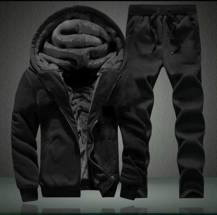 Чоловічий спортивний костюм