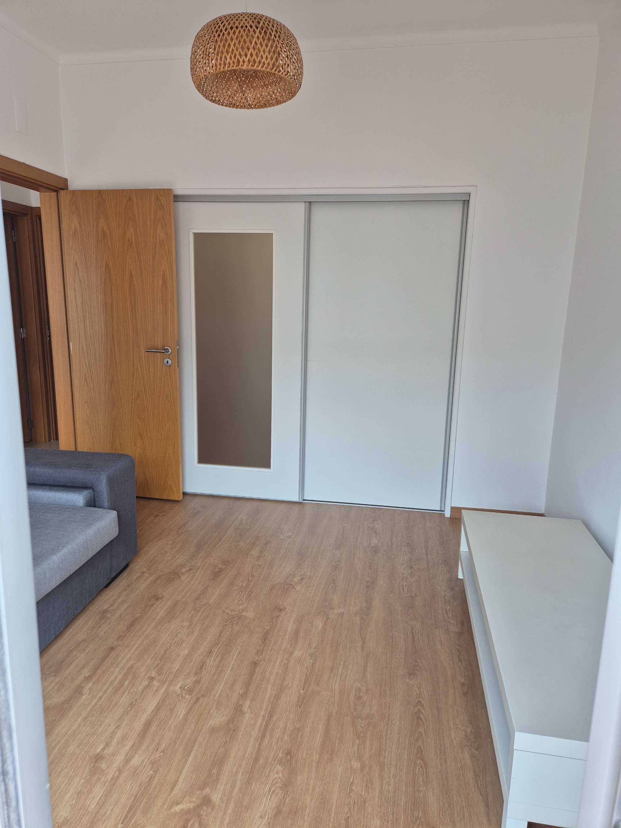 Arrenda-se apartamento T2 +1