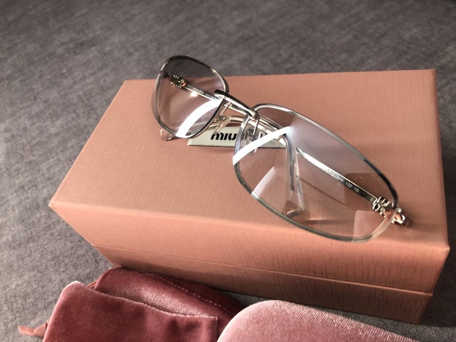 Солнцезащитные очки Miu Miu