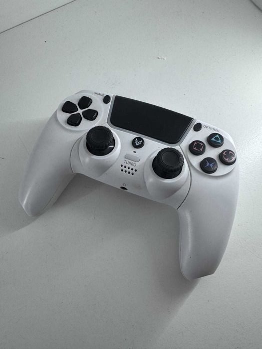 Playstation 4 Slim 500GB + Pad + Okablowanie