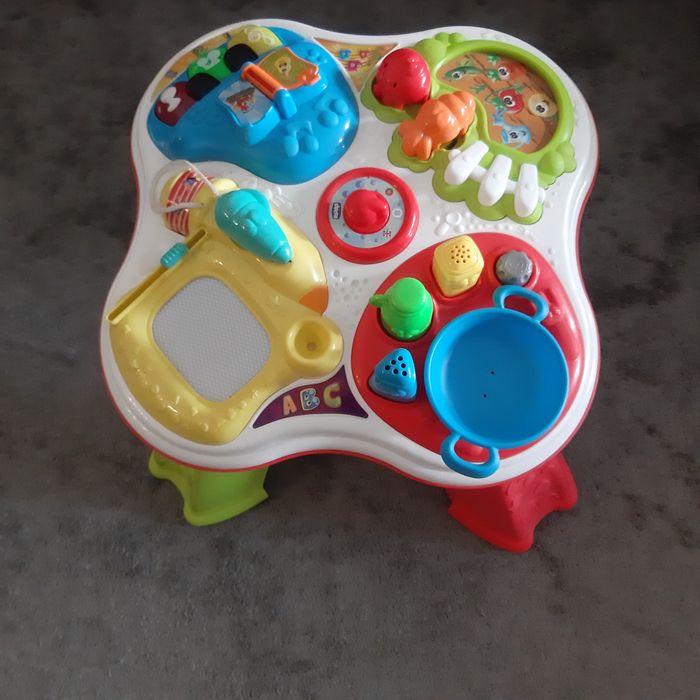 Mesa actividades Chicco