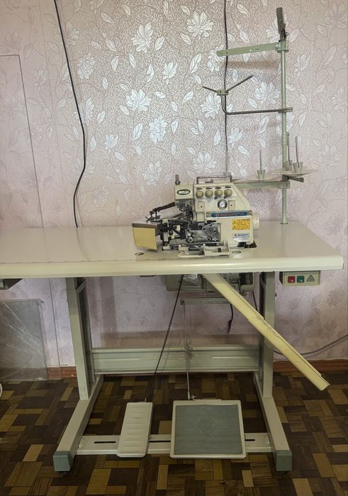 Четырехниточный оверлок Shunfa SF 747