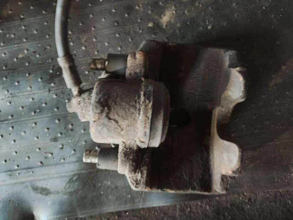 Zacisk hamulcowy przód prawy volkswagen passat b6