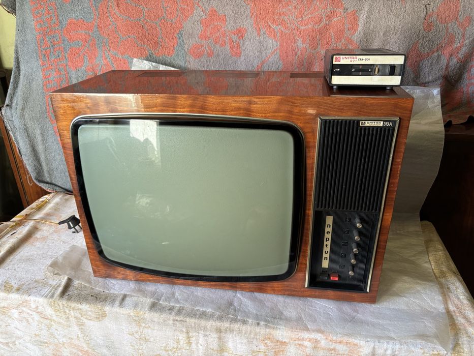 Telewizor Unitra z PRL z przystawką