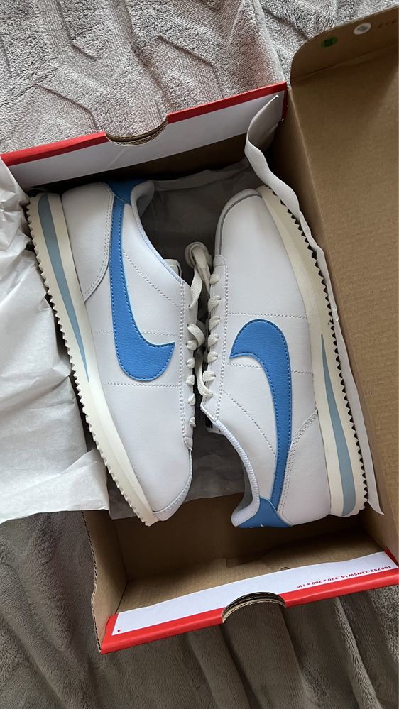 Нові кросівки Nike Cortez, 39 розмір