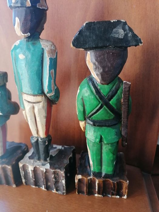 3 Estátuetas de militares - Madeira