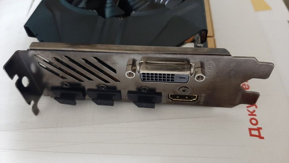 Продаю відеокарту Gigabyte R9 R390 8gb