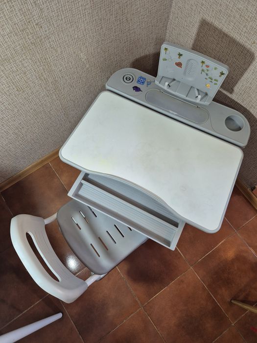 Парта шкільна (б/у в гарному стані)