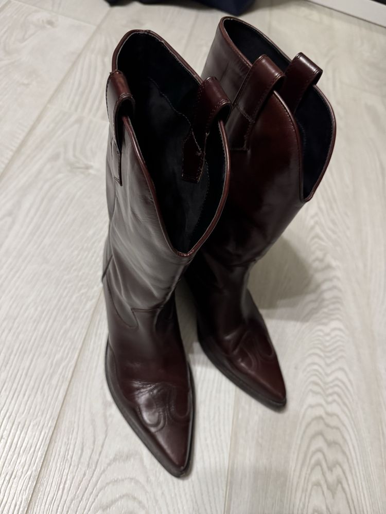 Казаки zara.39 розмір.Минула колекція.Шкіра.