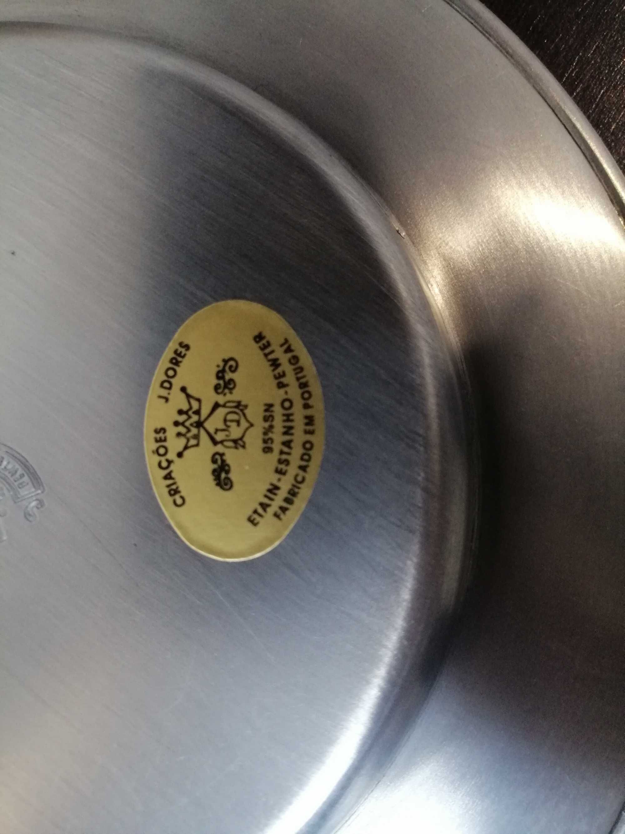 Pratos em estanho criação J. Dores