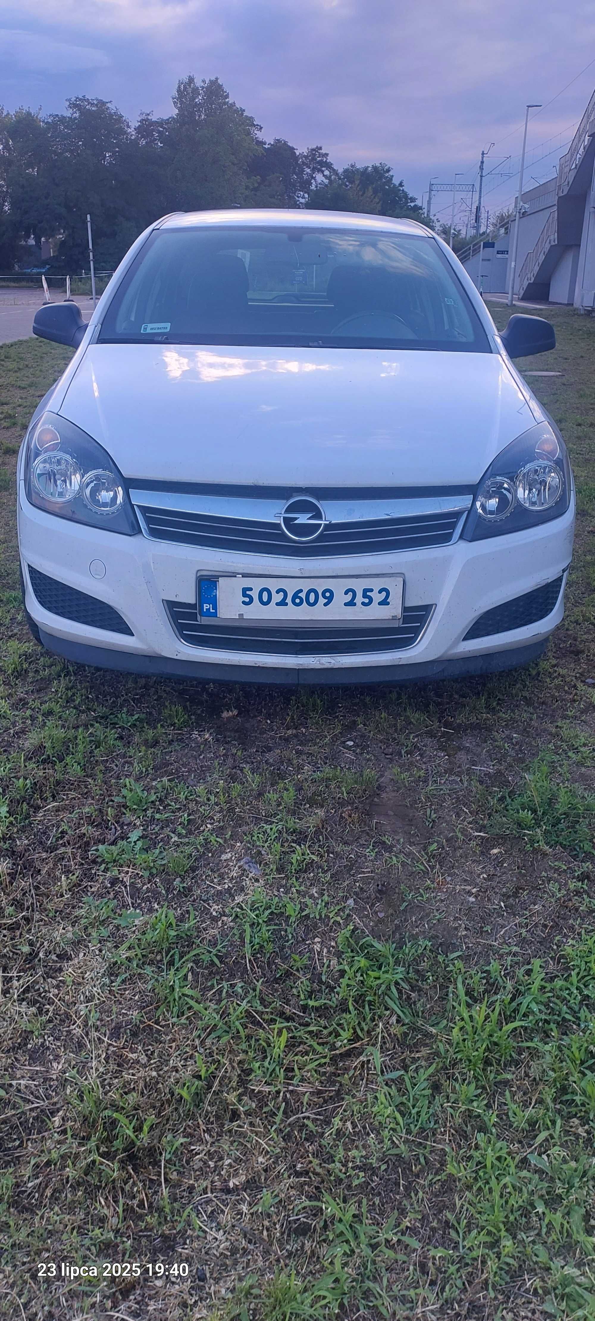 OPEL ASTRA 2012 Rok 1,6 Benzyna, mały przebieg