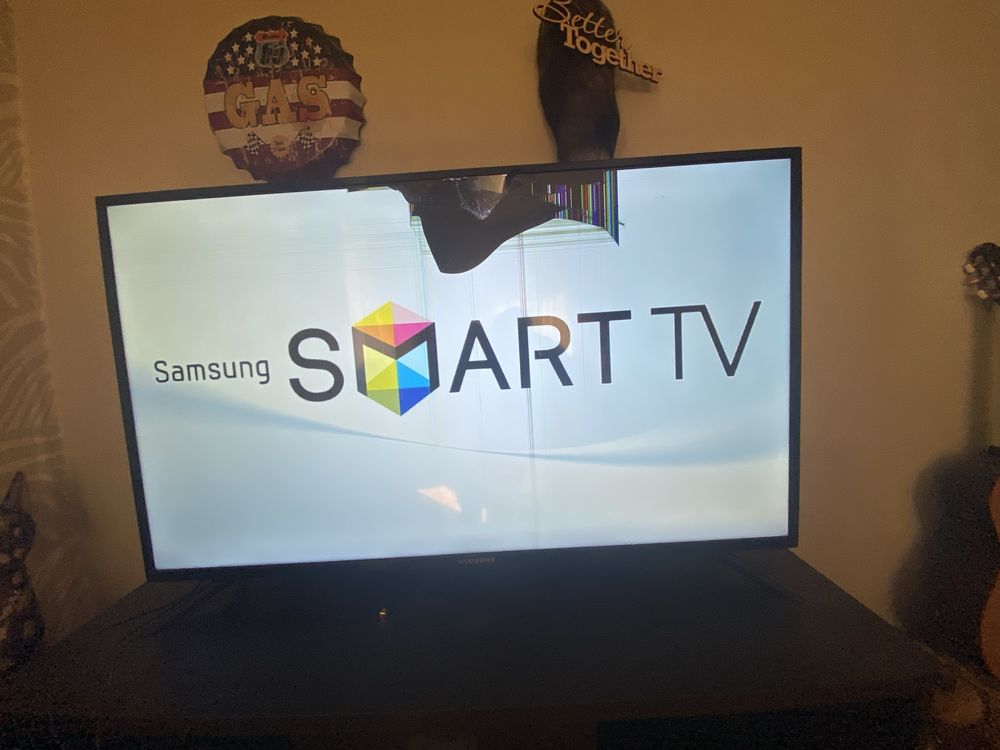 Продам на запчастини Smart tv