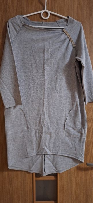 Sukienka z rękawami 3/4