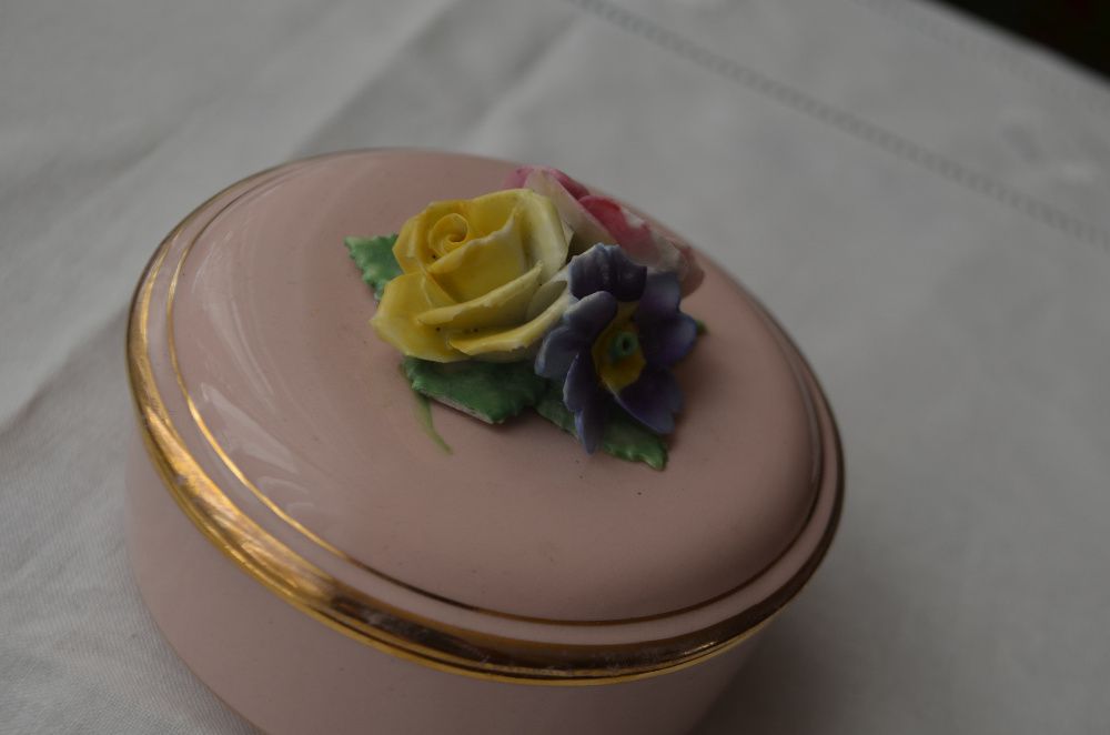 puzderko porcelana różowe sygnowane Anglia