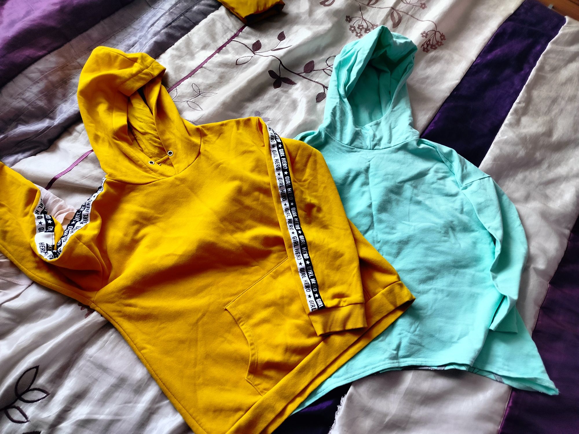 Bluzy dla dziewczynki w rozmiarze 158