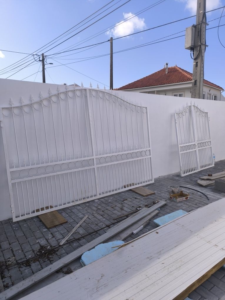 Portões lacado de branco novos