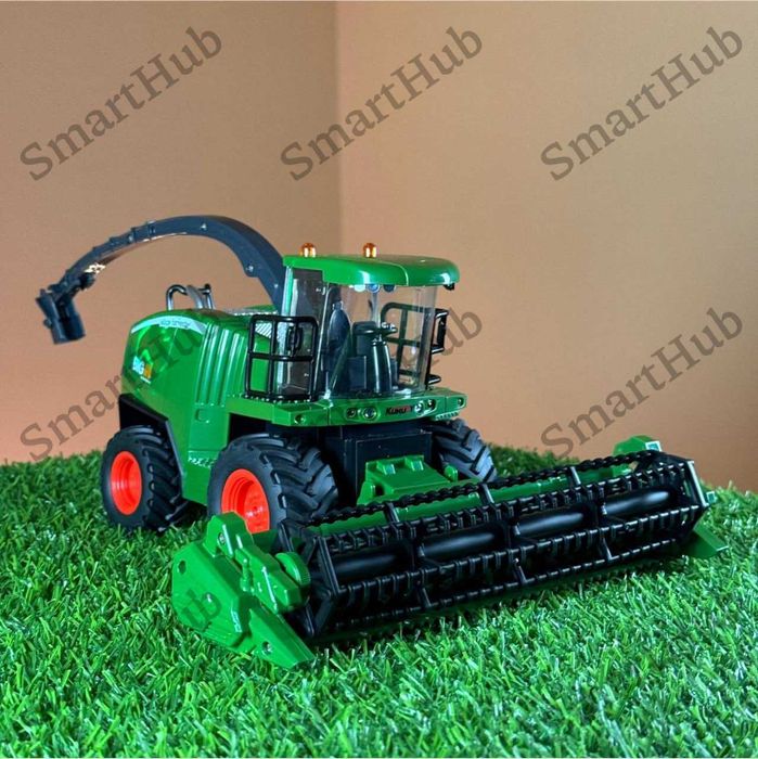 Комбайн на пульті управління John Deere. Трактор на радіокеруванні