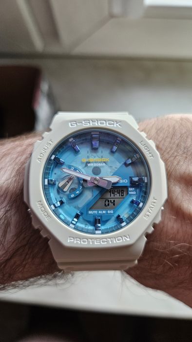 Zegarek Casio G-SHOCK octagon GA-2100AS. Nowy nie używany.
