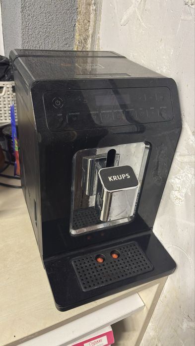 Ekspres Krups EA89 czarny w dobrym stanie