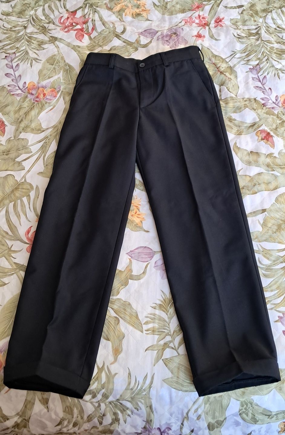 Продам класичний костюм ( піджак, брюки, жилет)