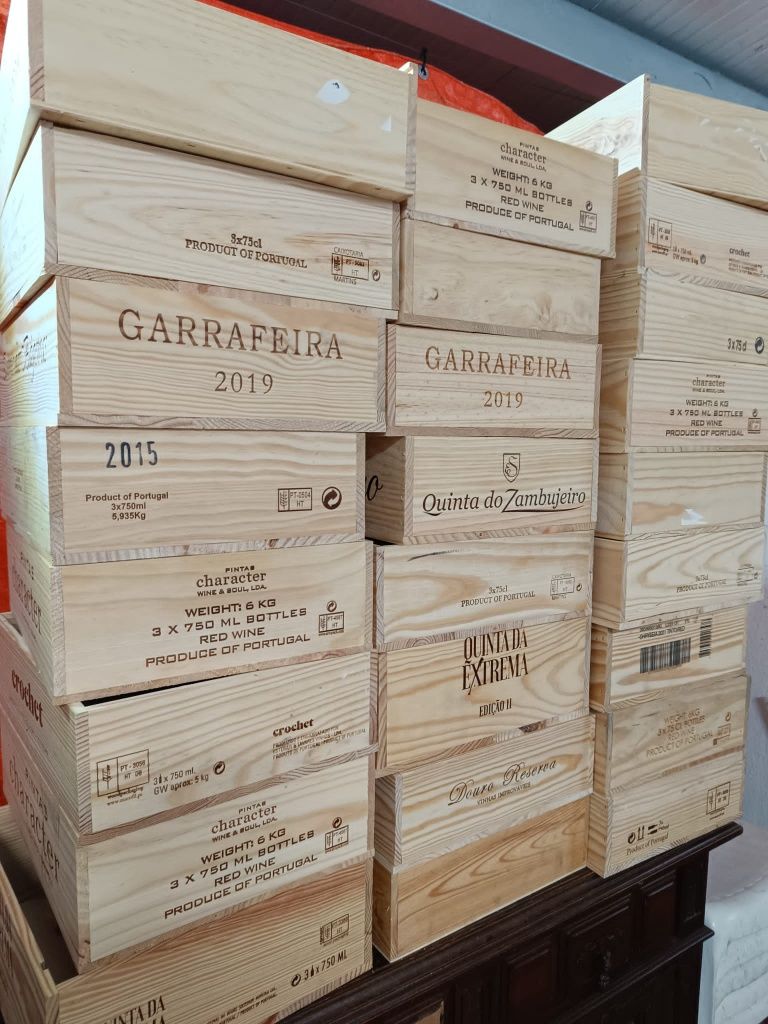 Caixas de 3 garrafas de vinho