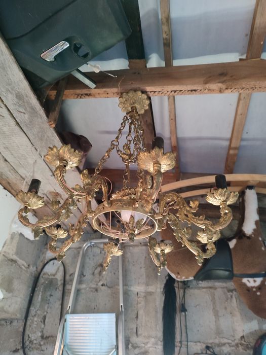Żyrandol rustykalny mosiężny