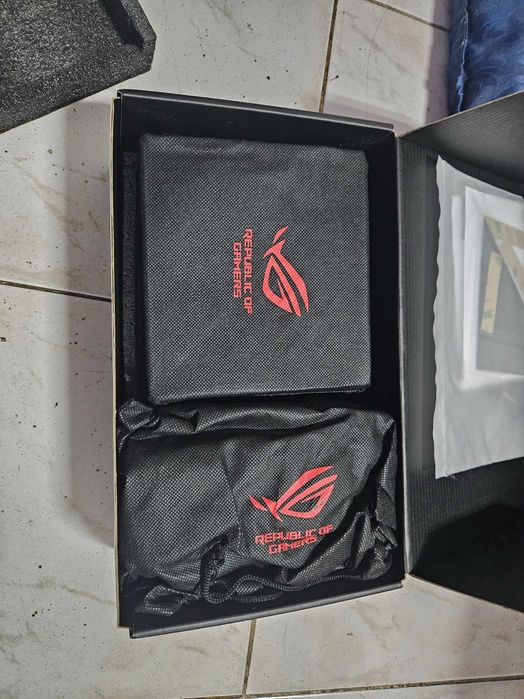 ASUS - Caixa de PC e Fonte de Alimentação