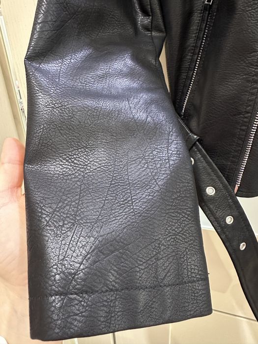 Косуха чорна по фігурі