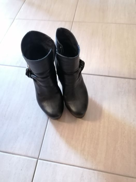 Bostas pretas mulher