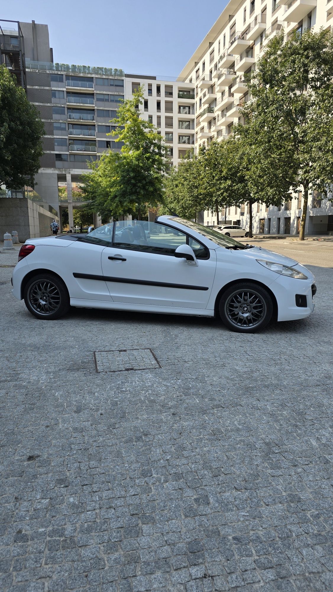 Peugeot 207CC – Descapotável com estilo e confortoPeugeot 207CC 1.6 Di