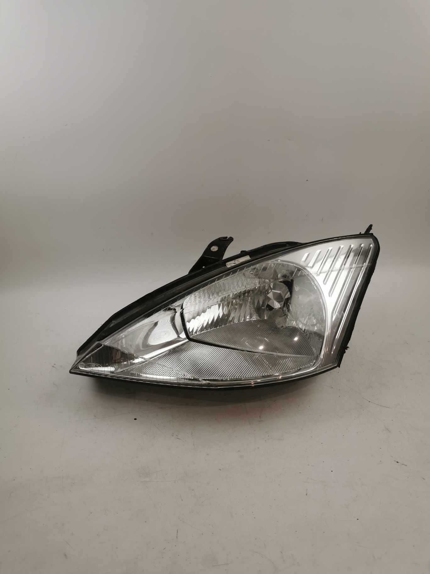 Lampa lewa przód przednia Ford Focus MK1