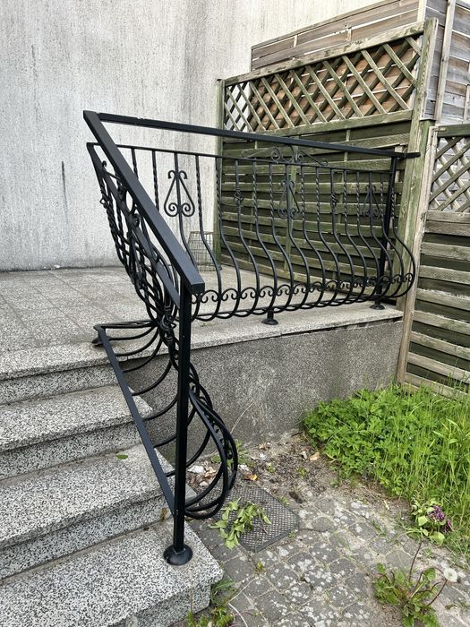 Balustrada, barierki kute ocynkowane  w bardzo dobrym stanie.