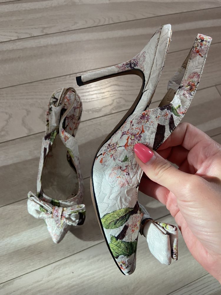 Туфлі, босоніжки Dolce and Gabbana, нові