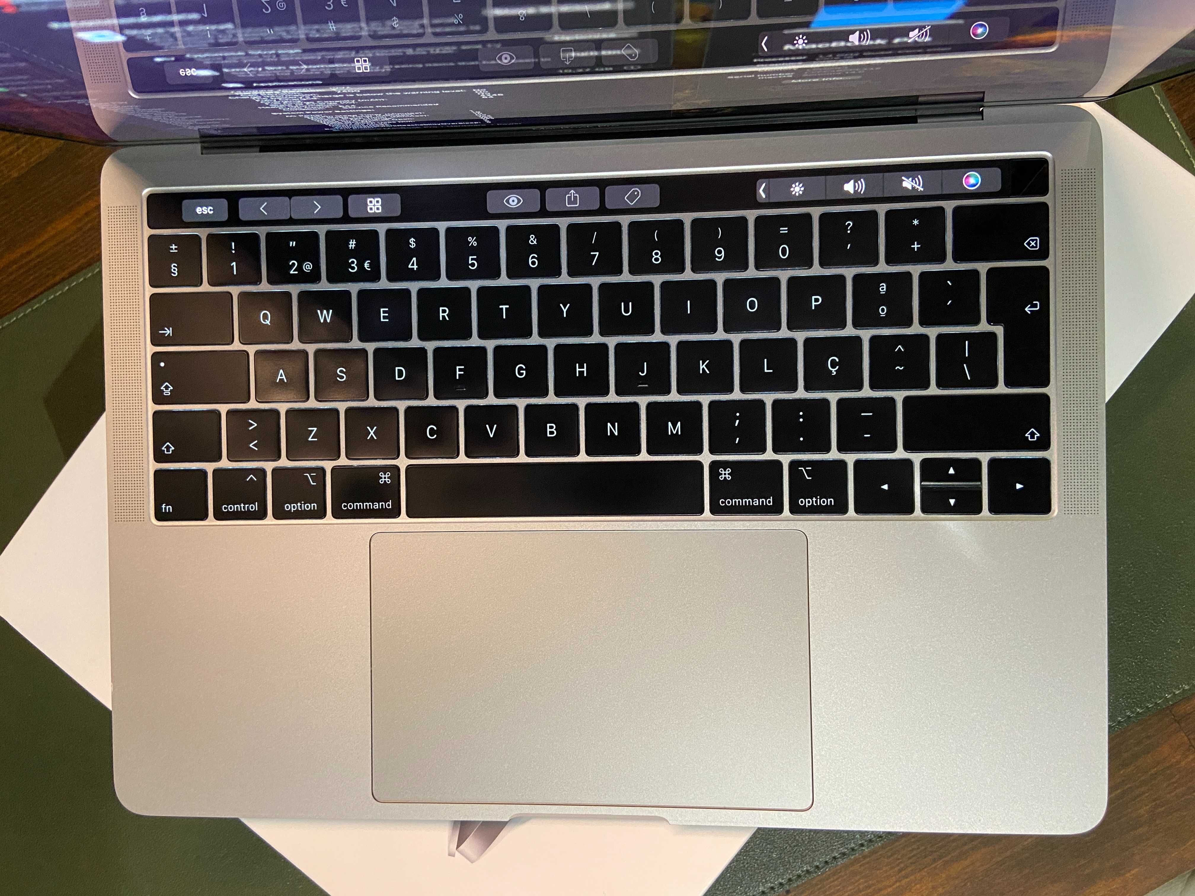 Apple MacBook Pro 13" [2019] - 16GB RAM - 256GB SSD - i5 Quad Core