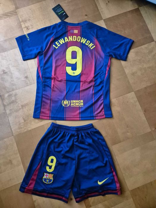 Strój piłkarski Nike FC Barcelona rozm.134 Lewandowski