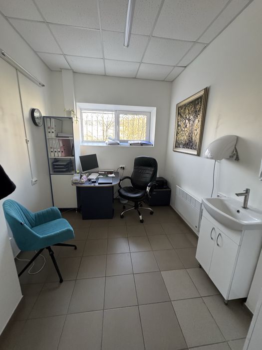 Оренда Медичний заклад Площа 250 кв.м 12 кабінетів