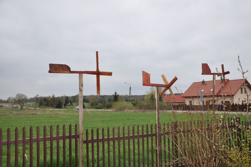 Wiatrak ozdobny drewniany, kręciołek z drewna, odstraszacz na krety