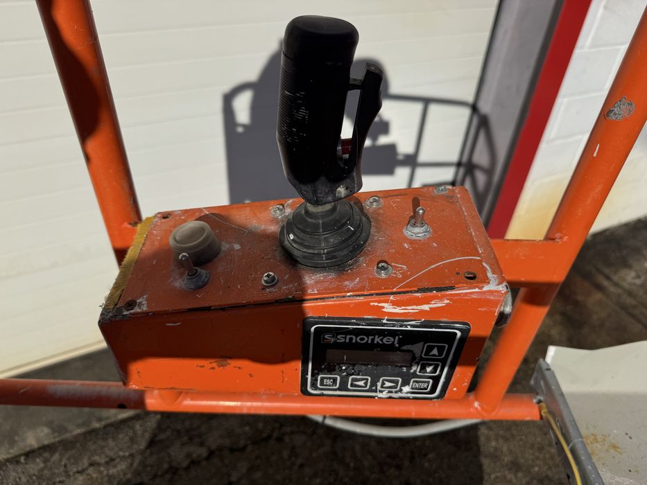 Plataforma elevatoria eletrica 5mt (usada)