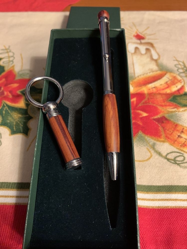 Conjunto de caneta e porta chaves