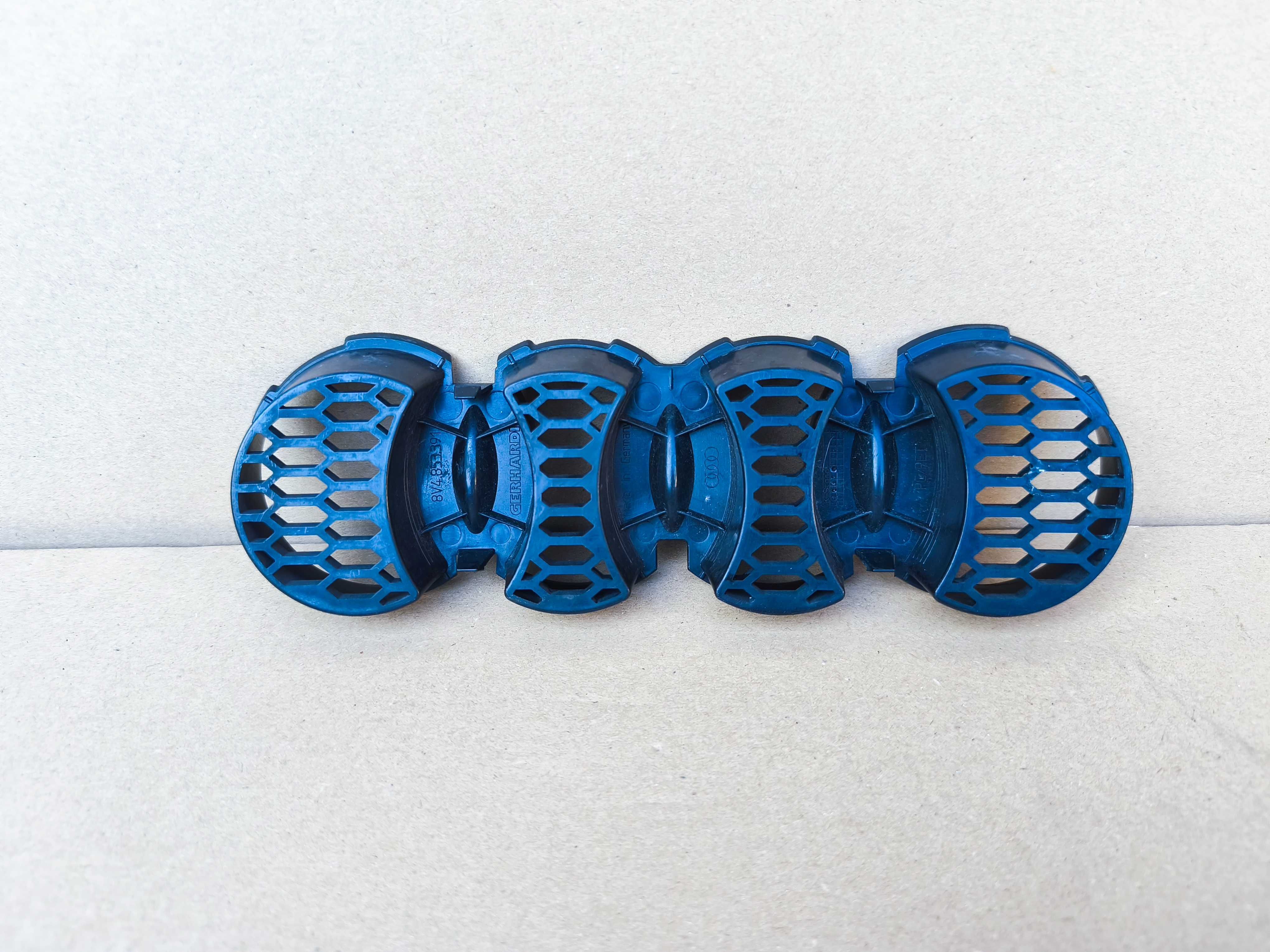 Audi A3 8V4 adapter znaczka grila przód znaczek 8V4.853.391
