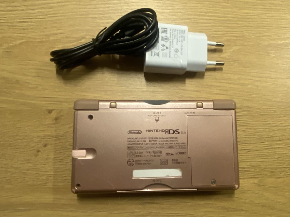 Konsola Nintendo DS lite różowy metalic r4 i 22 gry
