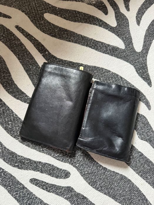 Dwa skórzane portfele
