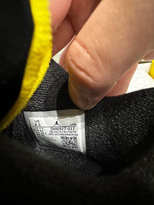 Air Jordan 4 Yellow Thunder