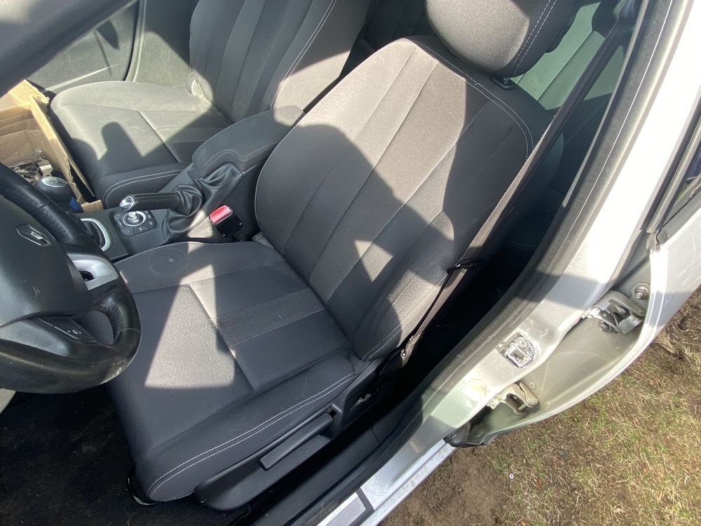 Fotele siedzenia TAPICERKA BOCZKI Skórzane Renault Megane III 3 EU