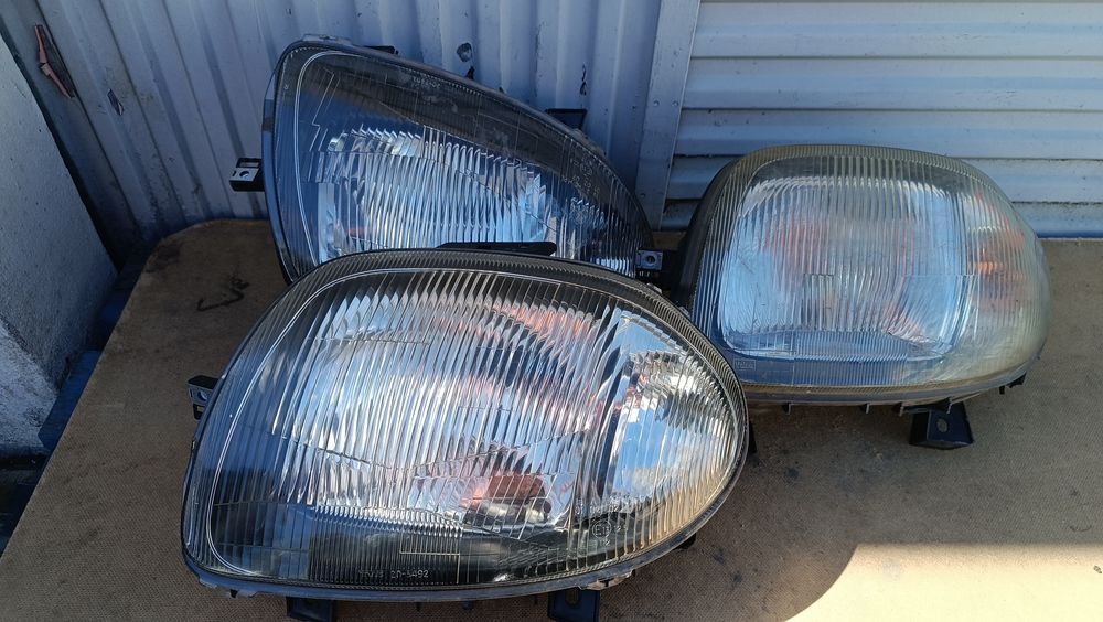 Vendo farol esquerdo de Renault Clio 2 ano 1998/2004